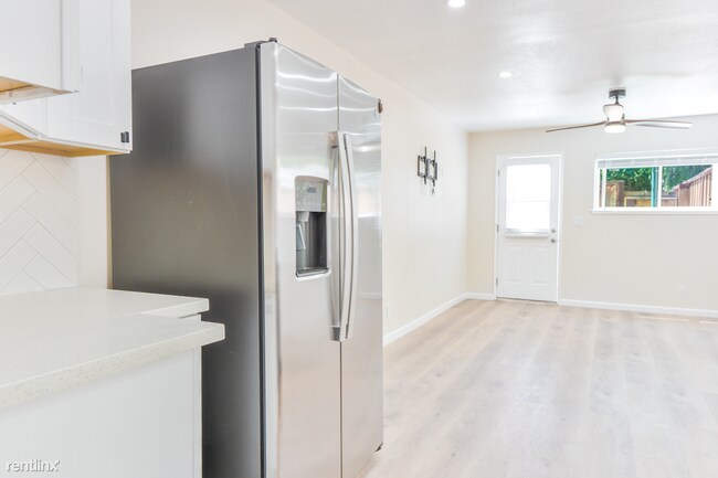 Foto del edificio - 2 br, 1 bath House - 194 4th Street, Unit B