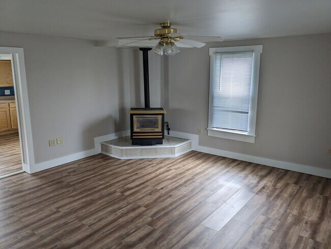 Foto del edificio - 3 Bed 2 Bath House Near Downtown Belgrade - Dogs Negotiable!
