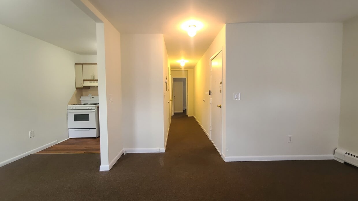 Primary Photo - 77 Colgate St