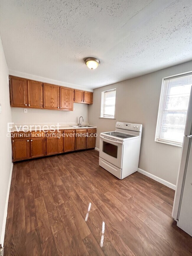 Foto del edificio - 2 Bed, 1 Bath Home with Garage / Pet-Friendly / Vouchers Accepted / Available Now!