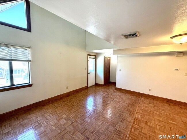 Building Photo - 105 Tremont Ave