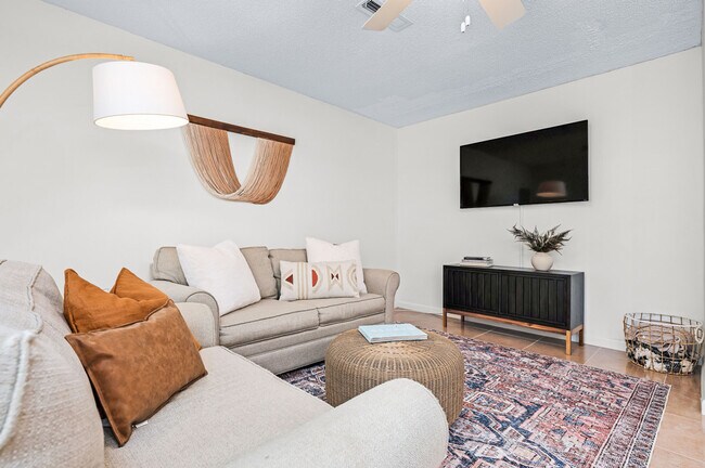 Foto del edificio - 17462 Front Beach Rd