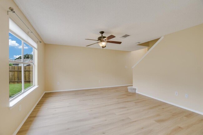 Foto del edificio - 13819 Lothian Dr