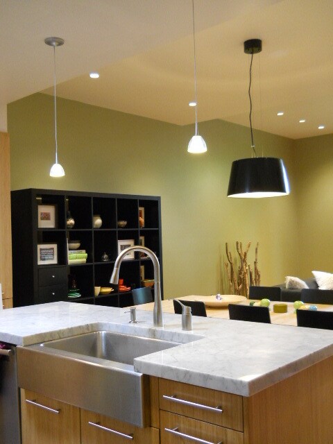 kitchen view to dining room - 5047 Hazel Ave