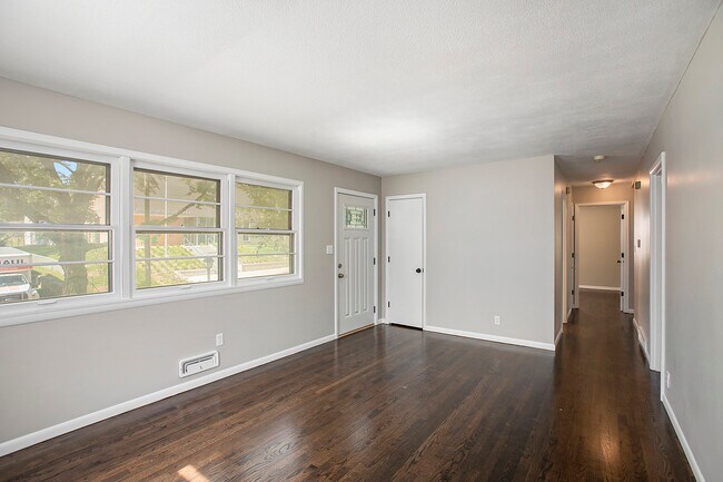 Building Photo - 1601 Winchester Ave