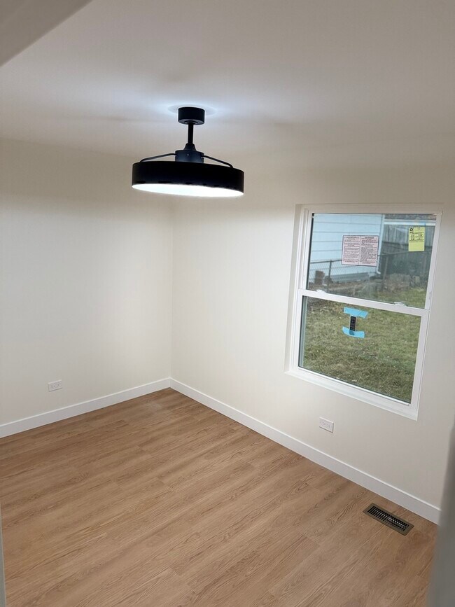 Foto del edificio - 410 Healy Ave