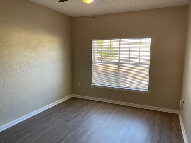 Building Photo - 521 Arbor Lakes Circle Freshly painted and...