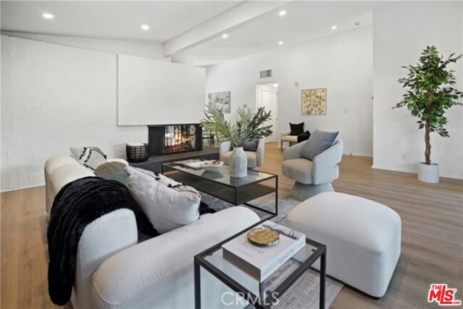 Foto del edificio - 18244 Jovan St