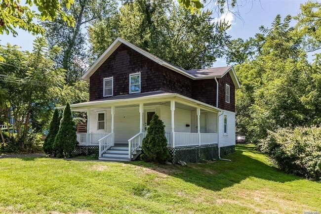 Foto del edificio - 192 Woodhull Rd