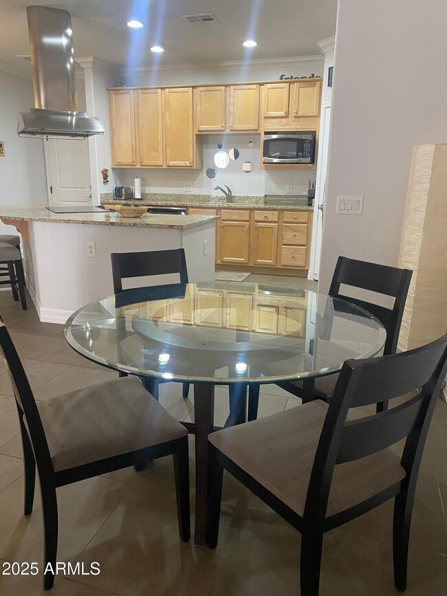 Foto del edificio - 10757 N 74th St
