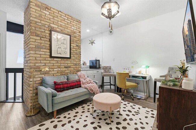 Foto del edificio - 10819 Crown Colony Dr