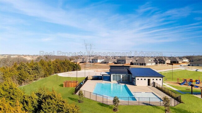 Foto del edificio - 308 Winding Creek Ln