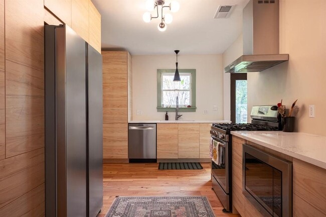 Building Photo - 503 Provines Dr