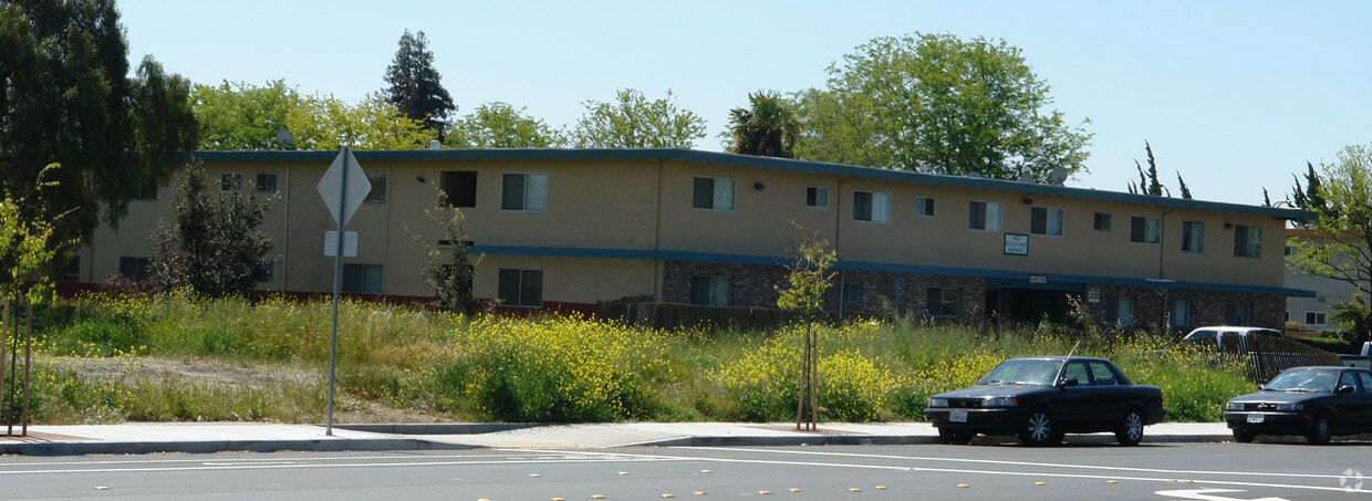 Primary Photo - Da Costa Castle Apartments