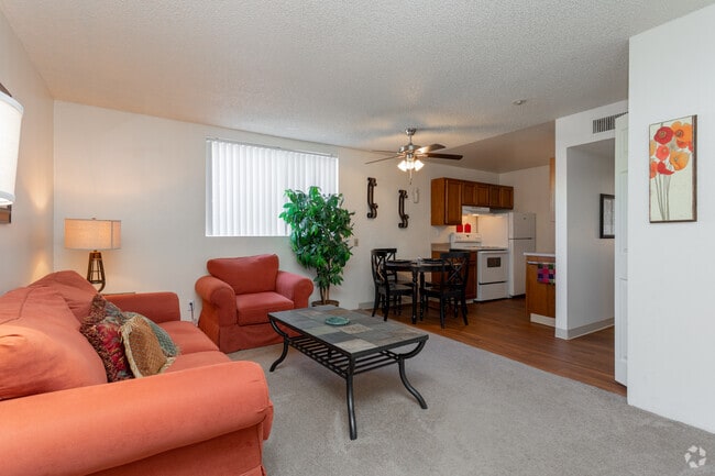 1BR, 1BA - 650 SF - BELLA FLORA