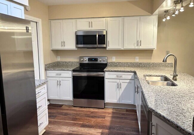 Foto del edificio - $500.00 OFF FIRST MONTHS RENT!!