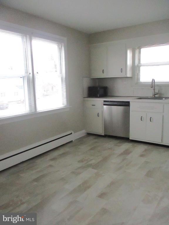 204 E Ridgeville Blvd Unit B, Mount Airy, MD 21771 Room for Rent in