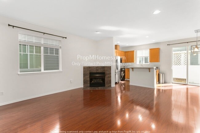 Building Photo - Spacious Three Bedroom Townhome in Tualatin!