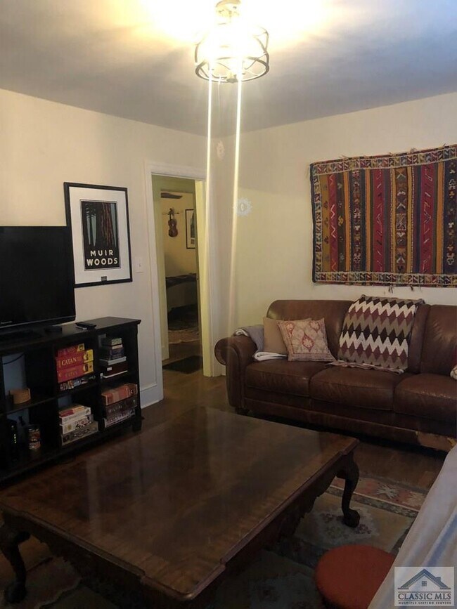 Foto del edificio - 398 Pinecrest Dr