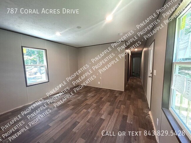 Foto del edificio - 787 Coral Acres Dr