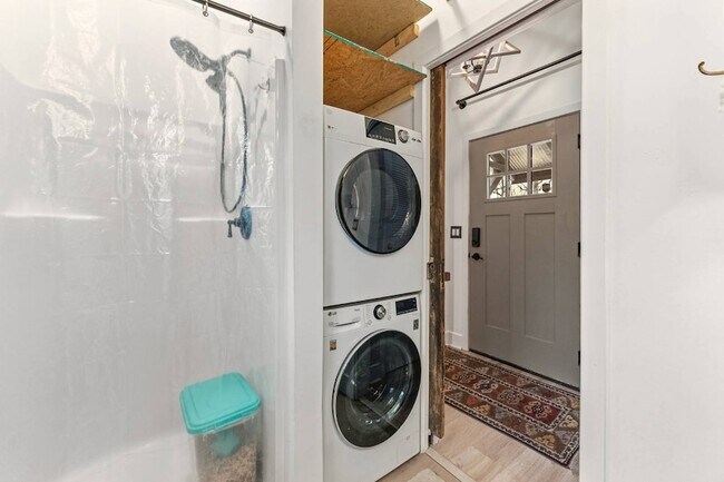 Foto del edificio - 264 Lake St