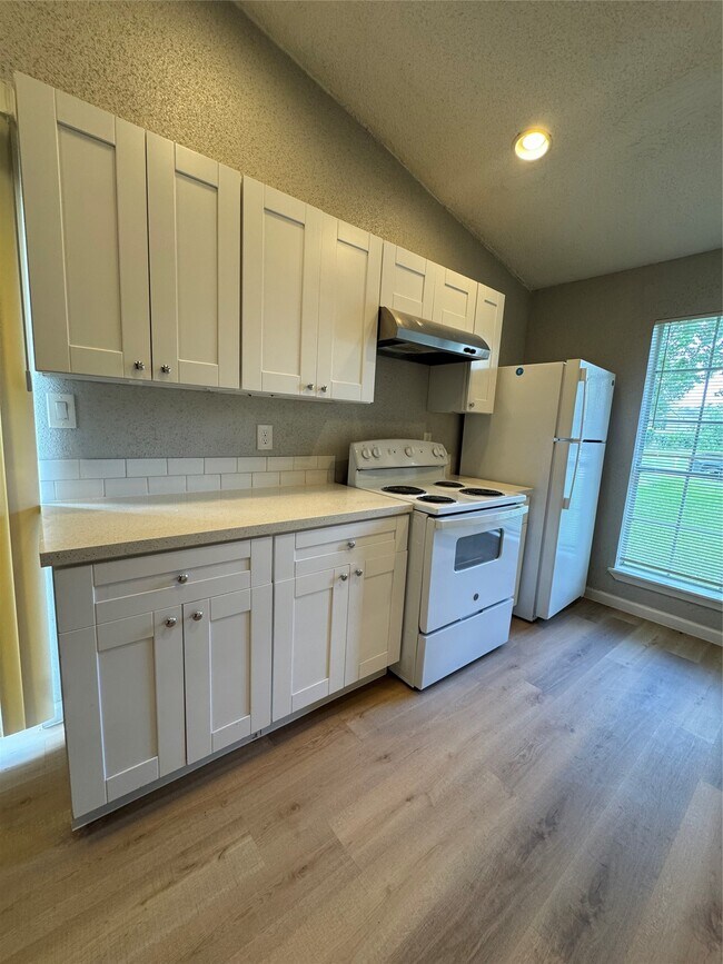 Building Photo - 11217 Pender Ln