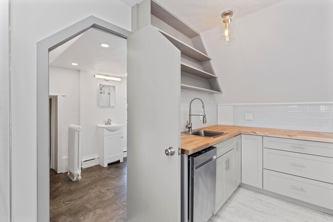 Building Photo - 75 W Ashland St