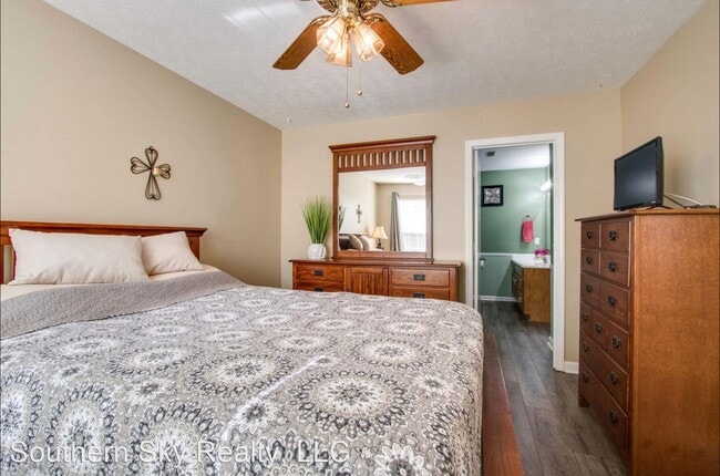 Building Photo - 3 br, 2 bath House - 1119 Wembley Dr.