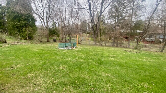 bakyard - 23 Frederick Cir