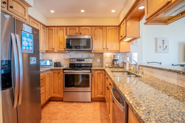Building Photo - STAY OCEANFRONT FOR THE WINTER!