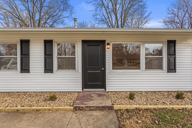 Building Photo - 1710 Crescent Dr