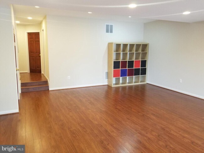 Building Photo - 2034 Lakewinds Dr