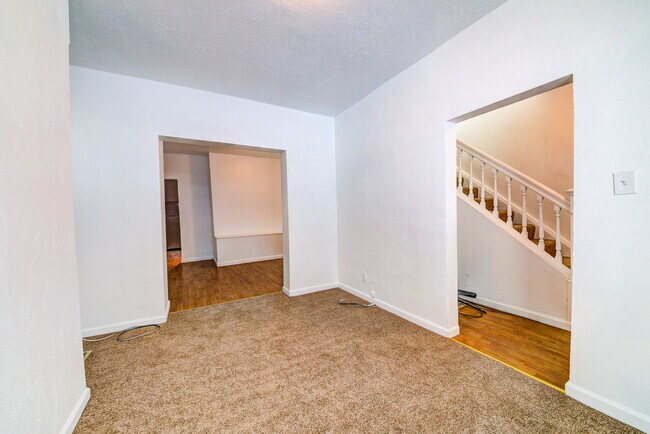 Building Photo - AVAILABLE APRIL 2026 - 3 Bedroom Home in Mt. Washington!