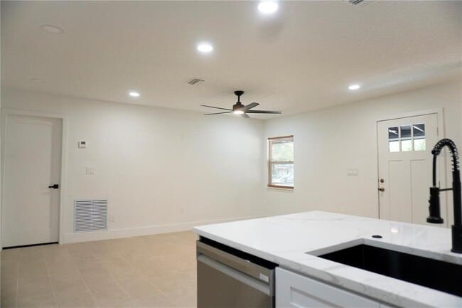Building Photo - 240 W Palmetto Ave