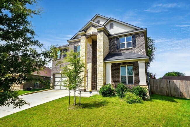 Foto del edificio - Beautiful 3-Bedroom Home with Flex Space in Universal City - Realtor Commission: $600