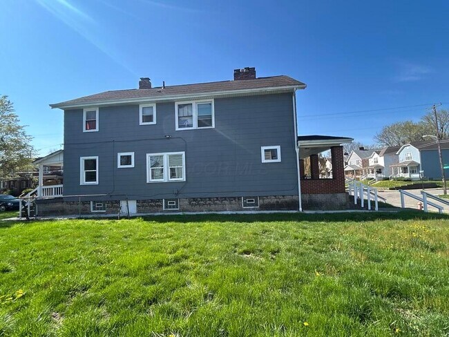 Building Photo - 736 Seymour Ave