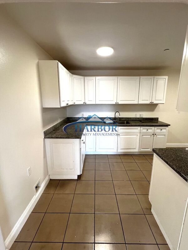 Foto del edificio - 1043-1043 W 253rd St