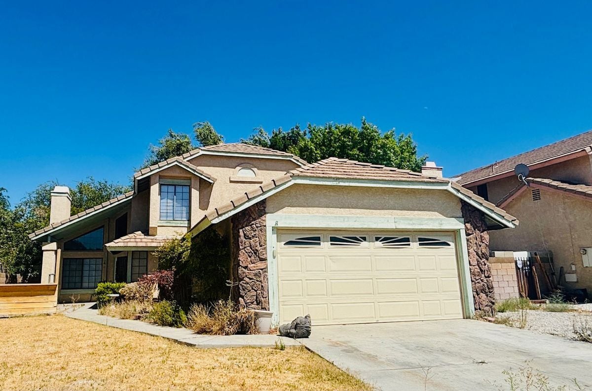 Primary Photo - 43242 Cottage Ln