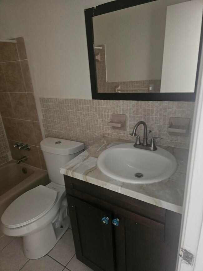 Building Photo - 4140 NW 30th Terrace