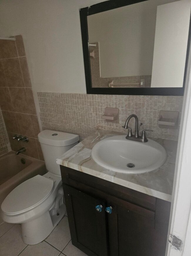 Foto del edificio - 4140 NW 30th Terrace