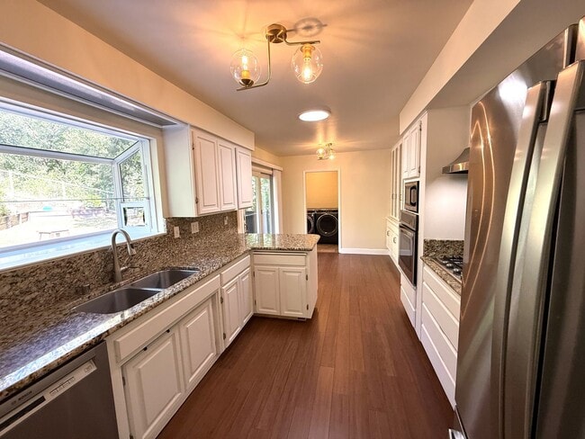 Foto del edificio - SPACIOUS 3BR/3BA NOVATO HOME WITH FLEXIBLE FLOORPLAN, LARGE FAMILY ROOM AND BONUS AREAS, GREAT OU...