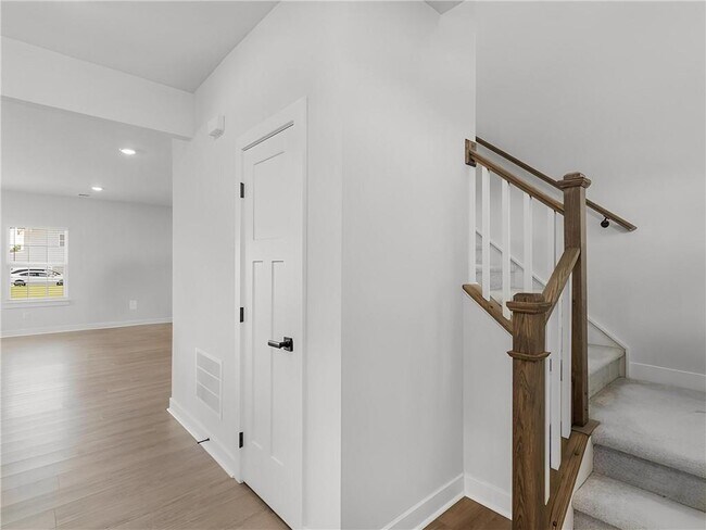 Building Photo - 301 Meuse Ln