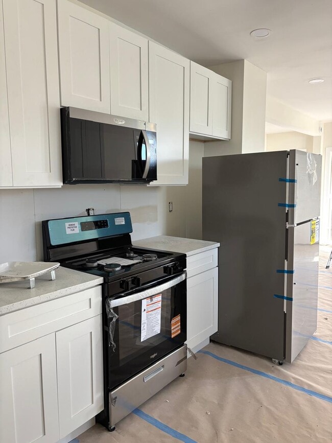 Building Photo - 545 W 62nd St