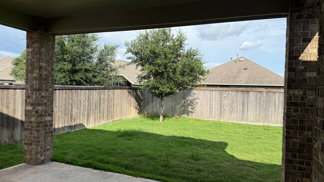 Building Photo - 16018 Muster Oak Dr
