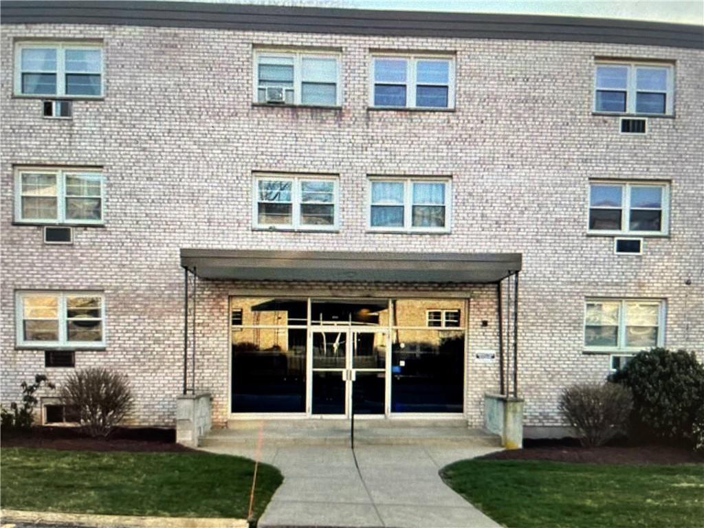 300 Meadowside Rd Unit 203, Milford, CT 06460 Condo for Rent in