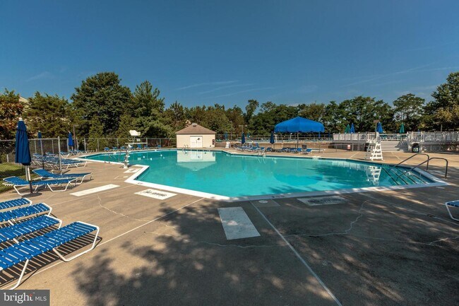 Building Photo - 6015F Curtier Dr