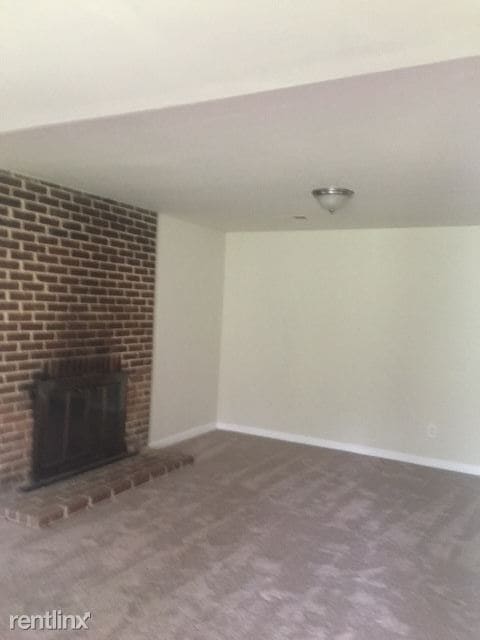 Building Photo - 13910 Mapledale Ave