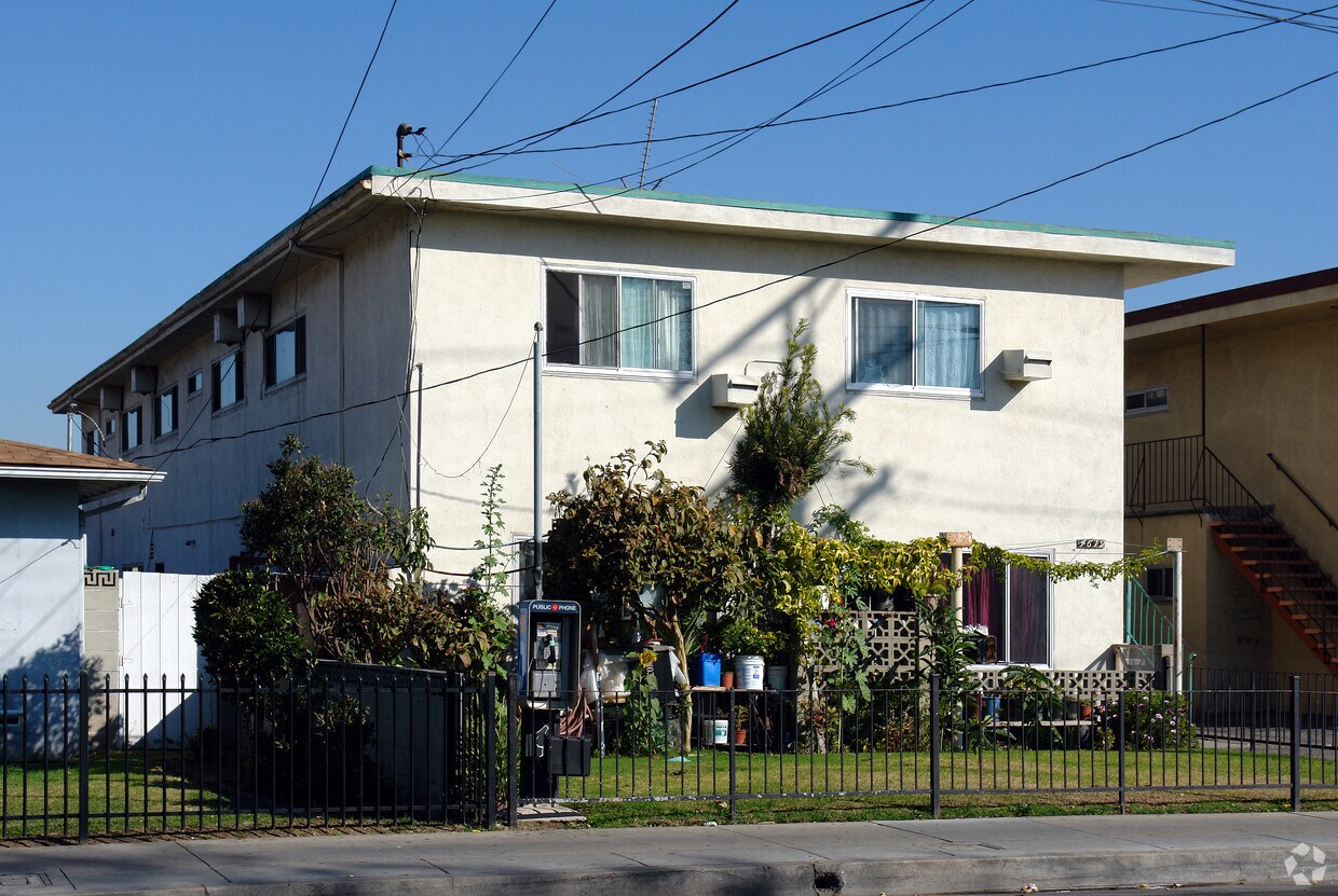 Building Photo - 4619 W Lennox Blvd