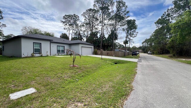 Building Photo - AWESOME 3 Bedroom, 2 Bathroom Home in Beautiful Palm Bay!!