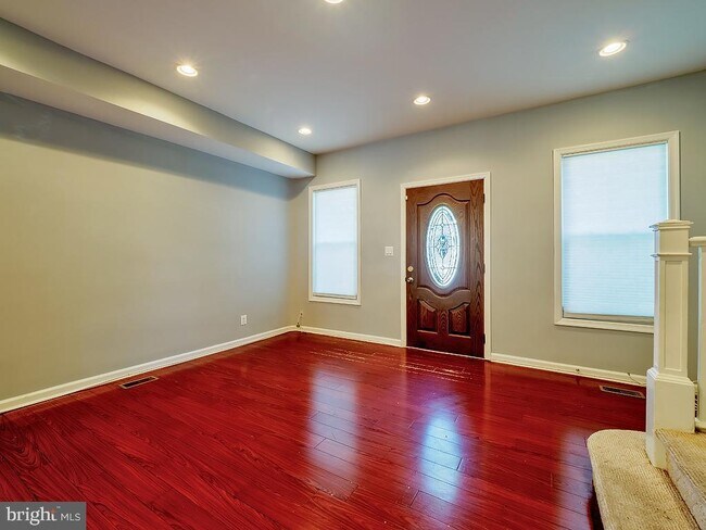 Building Photo - 227 Cromwell Terrace NE